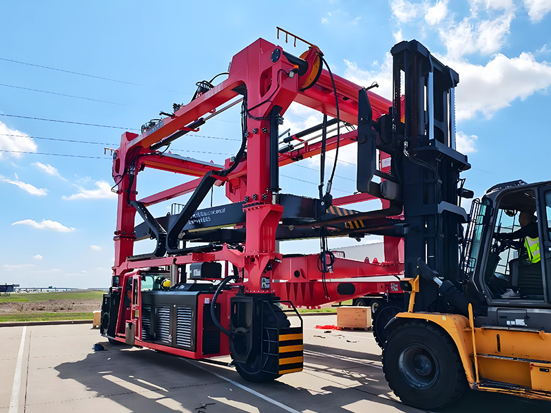 Multi-Purpose Straddle Carriers