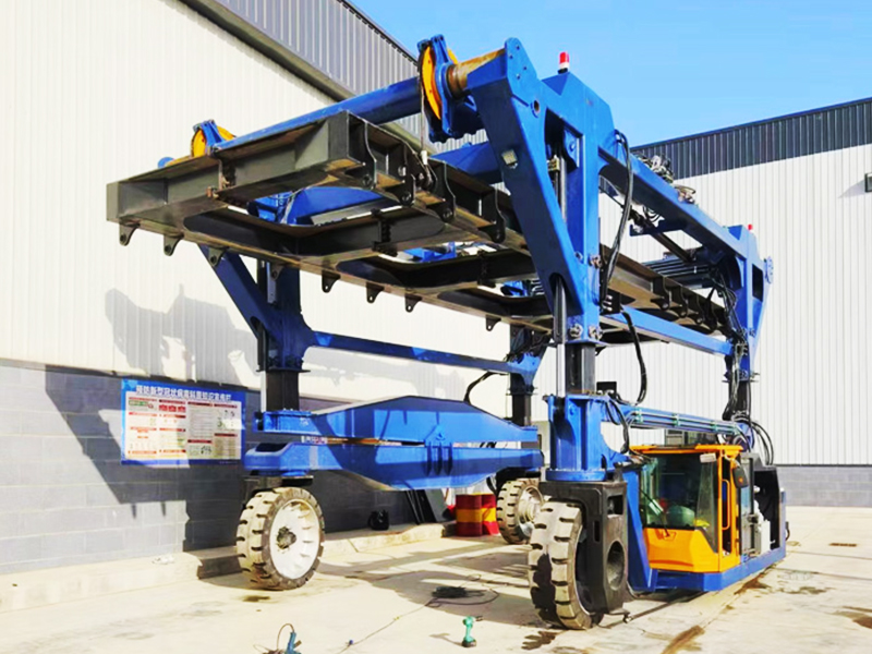 Multi-Purpose Straddle Carriers
