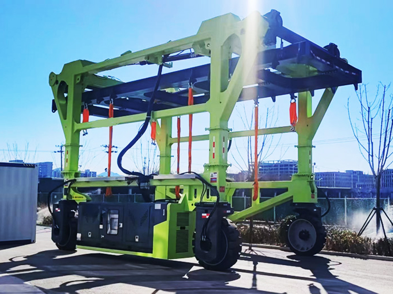 Multi-Purpose Straddle Carriers